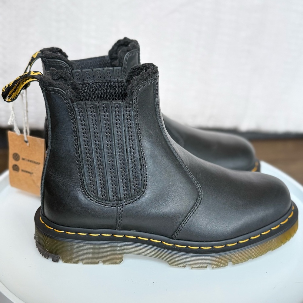 NWT Dr. Martens, Unisex 2976 Chelsea Boot, Black Blizzard 7
US Women/6 US Men